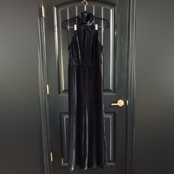 Alexia Admor Meghan Velvet Jumpsuit Black | Size 8 - Picture 8 of 10